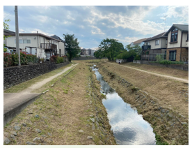 除草したのちの境川