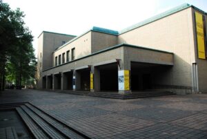 国際版画美術館の外観写真です。