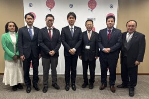 稲垣新市長そして会派メンバーと